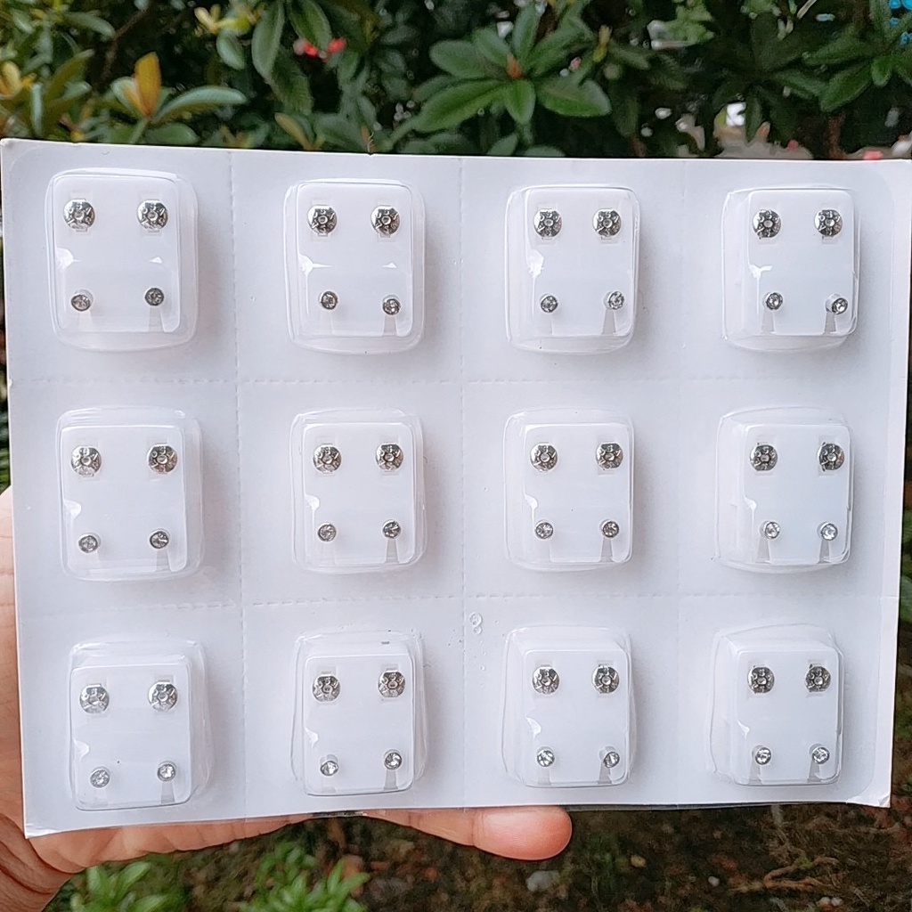 1 đôi khuyên bắn lỗ tai bằng thép y tế cao cấp