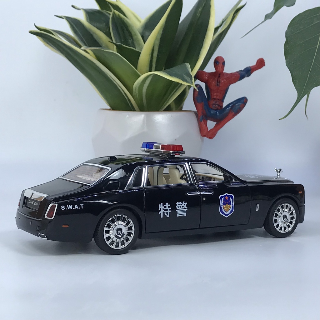 Mô hình xe cảnh sát Rolls Royce Phantom VIII tỷ lệ 1:24 bằng kim loại có đèn chớp nháy ưu tiên và còi hú chuyên dụng