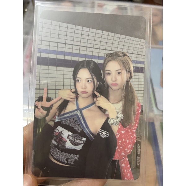 Thẻ hình nhóm Lesserafim