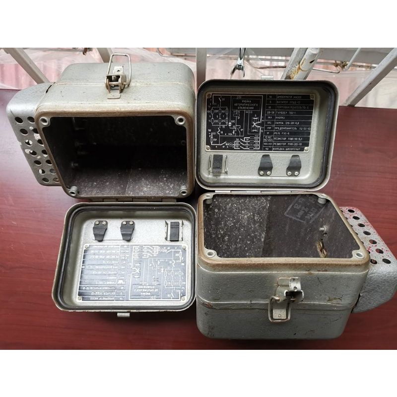 Hộp sắt hàng quân đội xưa Soviet