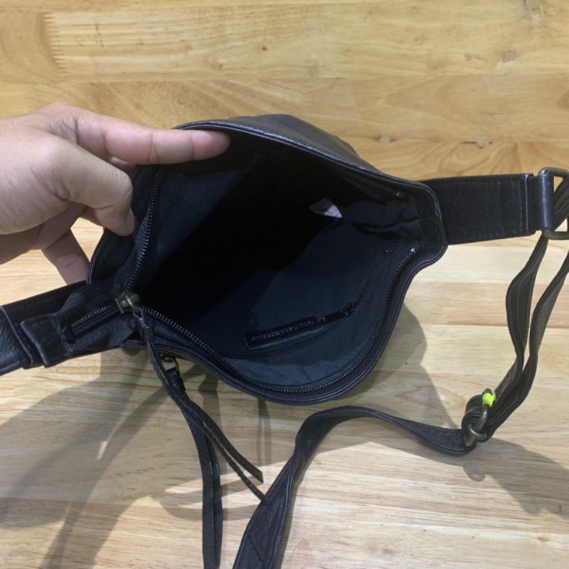 Túi đeo chéo nam nữ da bò dày secondhand  18191122