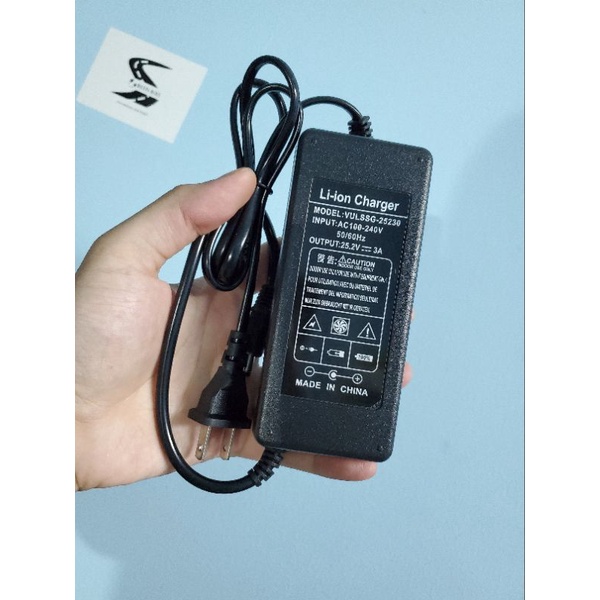 Sạc Pin Lithium ion Hệ 6S Điện áp sạc 25.2V - 3A có quạt tản nhiệt & tự ngắt khi sạc đầy