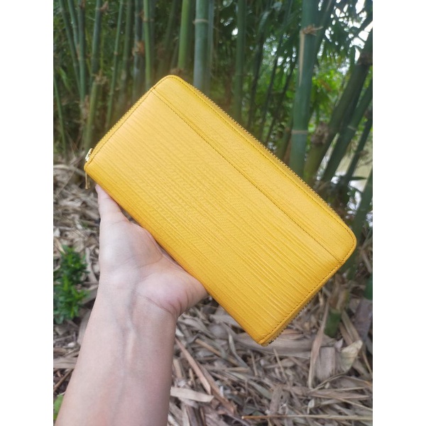 Ví si hiệu Valentino