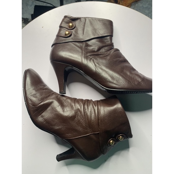 Bốt da thật size 235