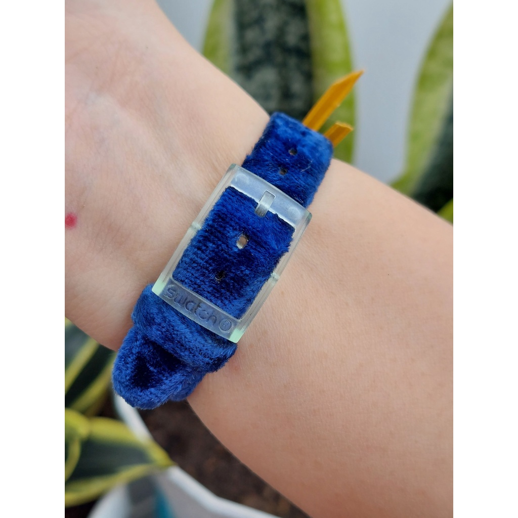 Đồng hồ Thuỵ Sĩ nữ Swatch mặt đỏ chạy pin hàng Si