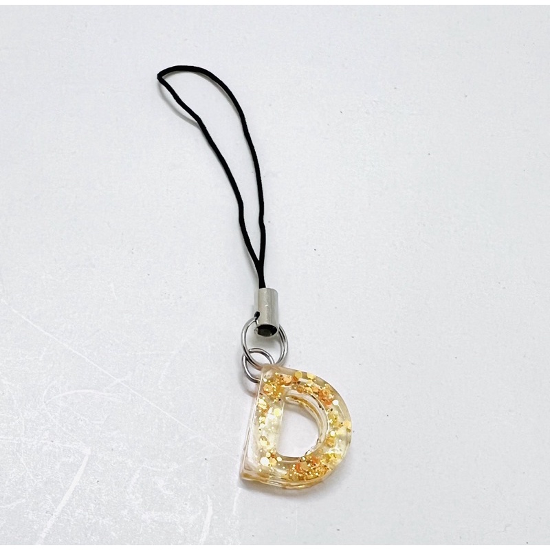 Móc khóa dây chữ cái nhũ vàng keo epoxy trong suốt