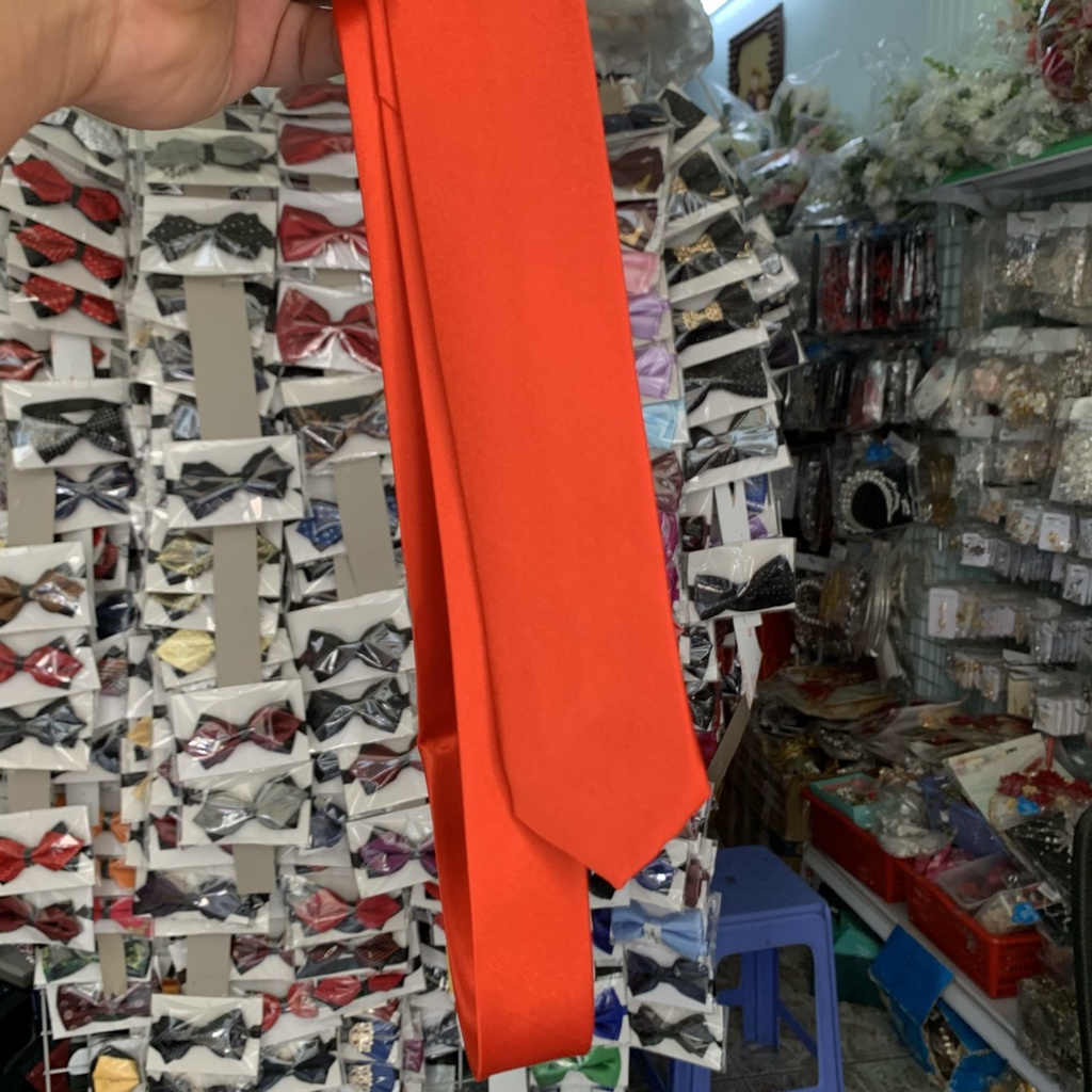 Cà vạt bê lễ màu cam đẹp