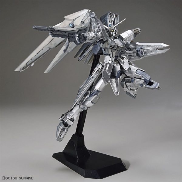Mô hình lắp ráp Gundam MG 1/100 Freedom Gundam 2.0 - Silver Coating
