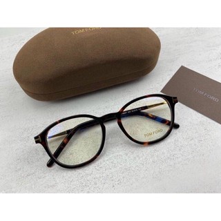 Mắt kính Tomford