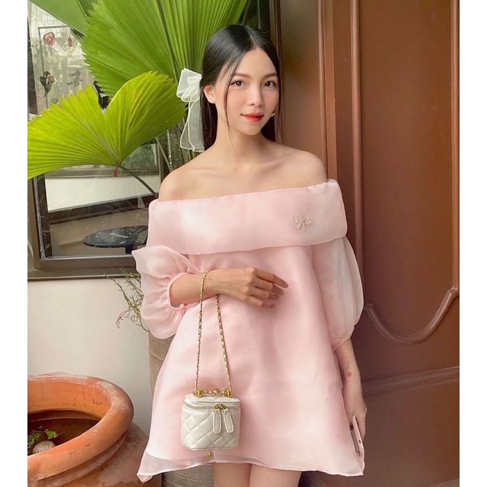 Đầm trễ vai babydoll tay bồng bo chun đính kèm nơ kim loại  Aguja- LILI DRESS
