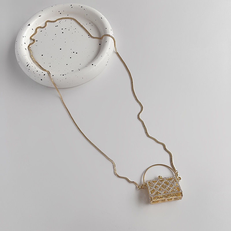 Túi Đeo Chéo mini Hình Vuông Rỗng Đính Kim Cương Phối Dây Xích Kim Loại Thời Trang Cho Nữ