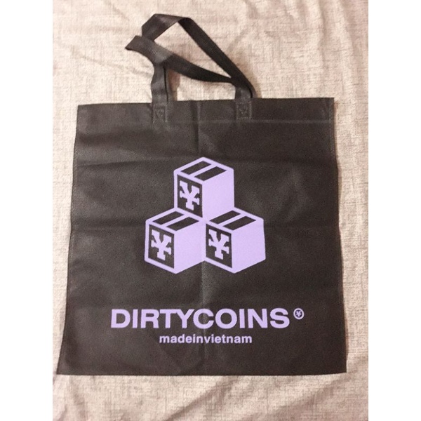 Pass tote local brand