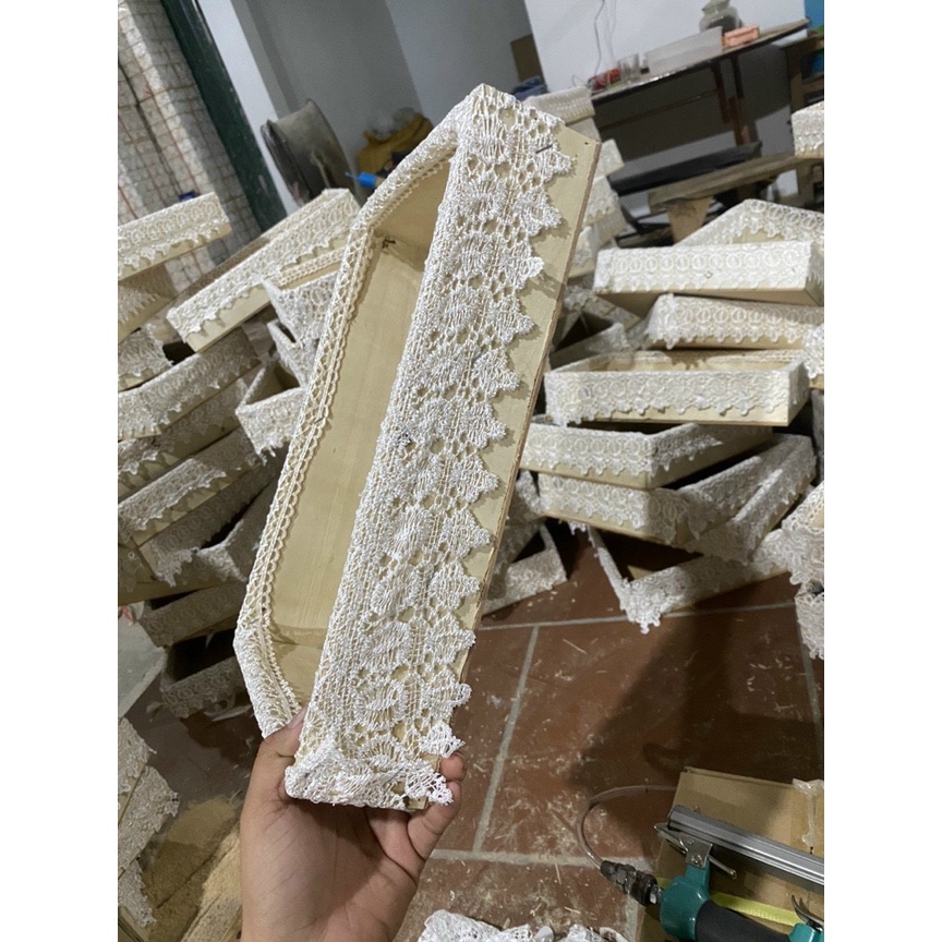 Khay gỗ viền ren đựng quà, khay gỗ đựng đồ ,sản phẩm decor trang trí size 25*35