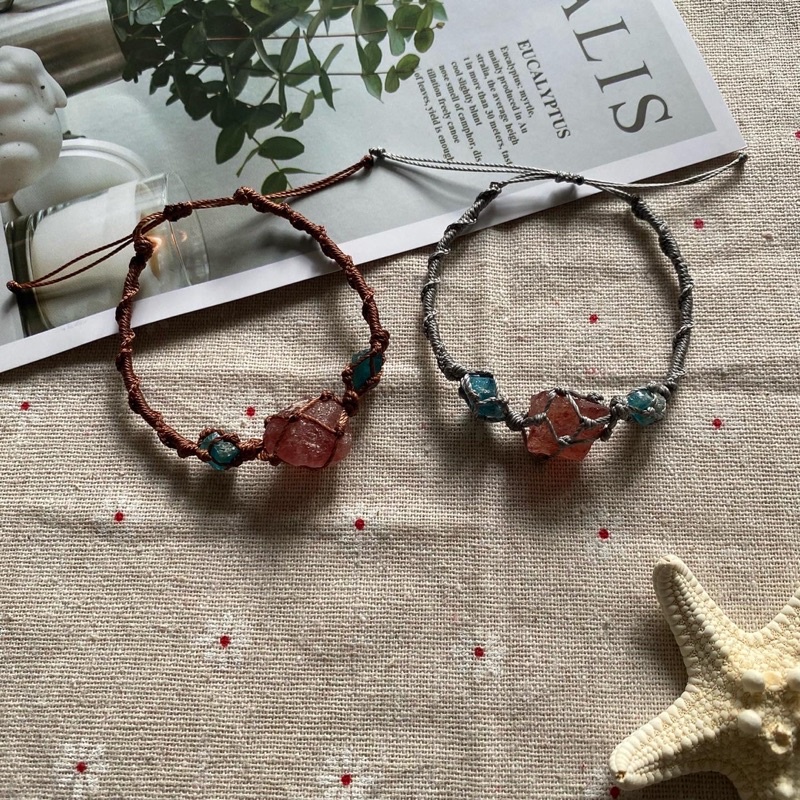 Vòng tay phong thuỷ (Strawberry Quartz mix Apatit)