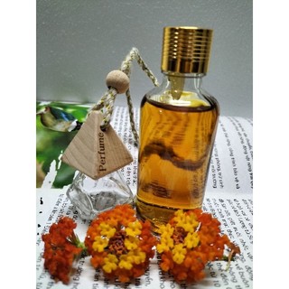 tinh dầu trầm hương 50ml ( tặng vỏ lọ treo lục lăng)