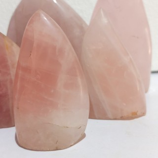01 Chặn Giấy Hồng Raw Rose Quartz