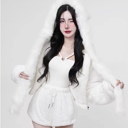 Áo croptop nữ dài tay HAGA áo thun khoét ngực phụ kiện tim AKNPKT61