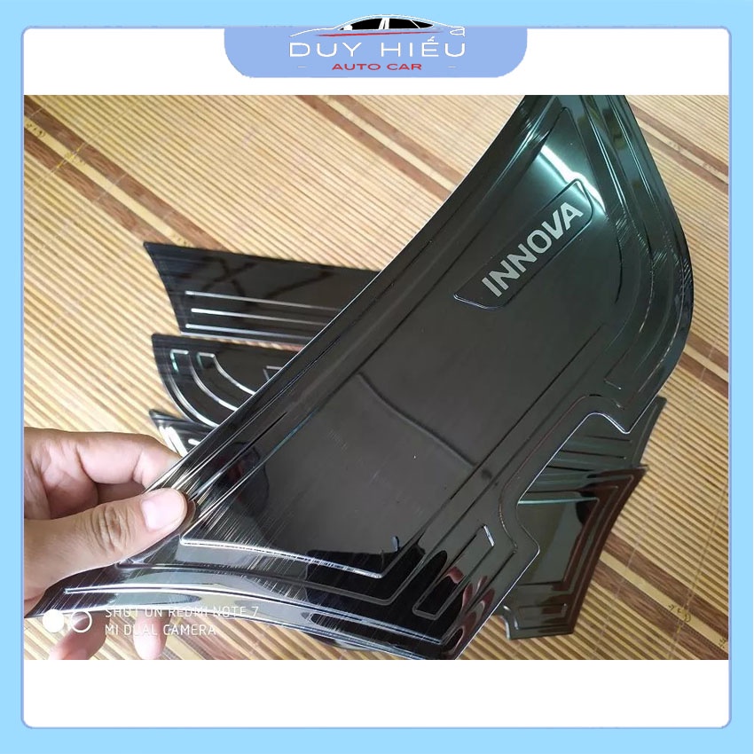 Ốp tabli chống xước cánh cửa Innova 2017-2019