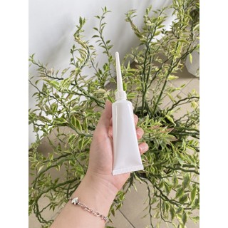Tuýp nhựa nền trắng 50ml (Fi30) (Bộ nắp vặn và vòi)