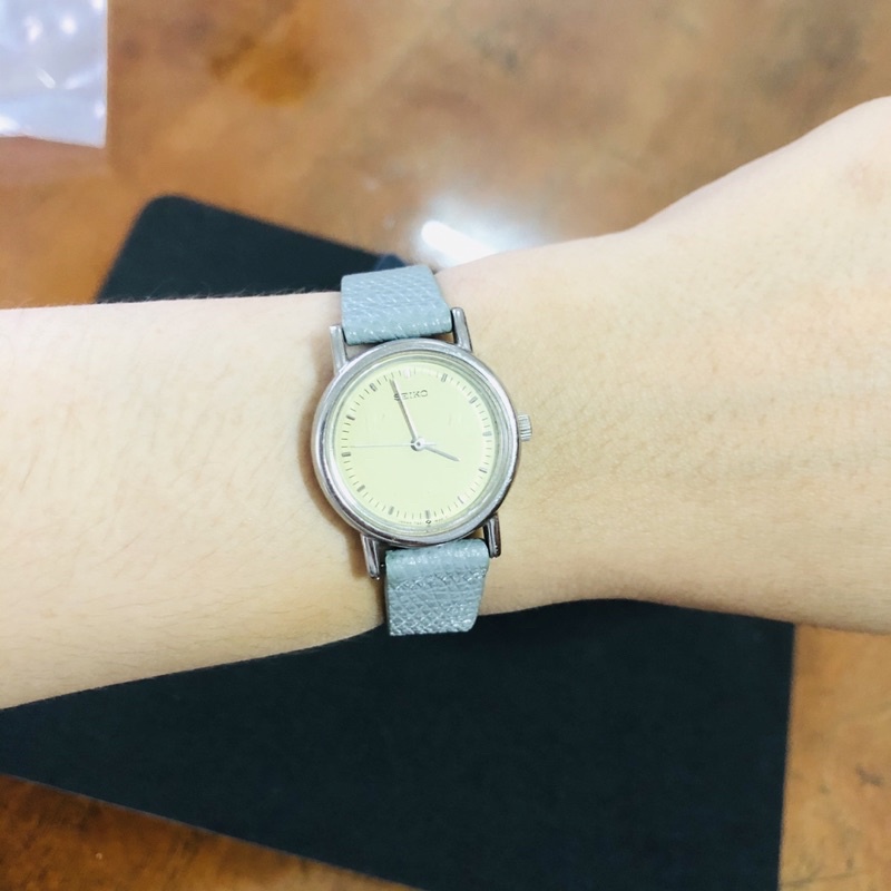 Đồng hồ nữ si nhật hiệu seiko, dây da bò