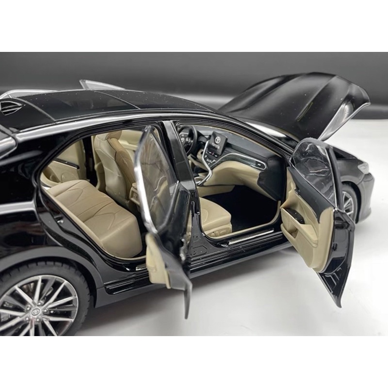 Mô hình xe Toyota Camry 2021 1:18 Paudi