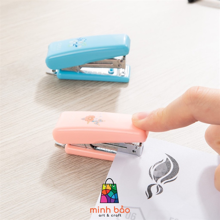 DẬP GHIM MINI DELI E0222, THIẾT KẾ NHỎ GỌN