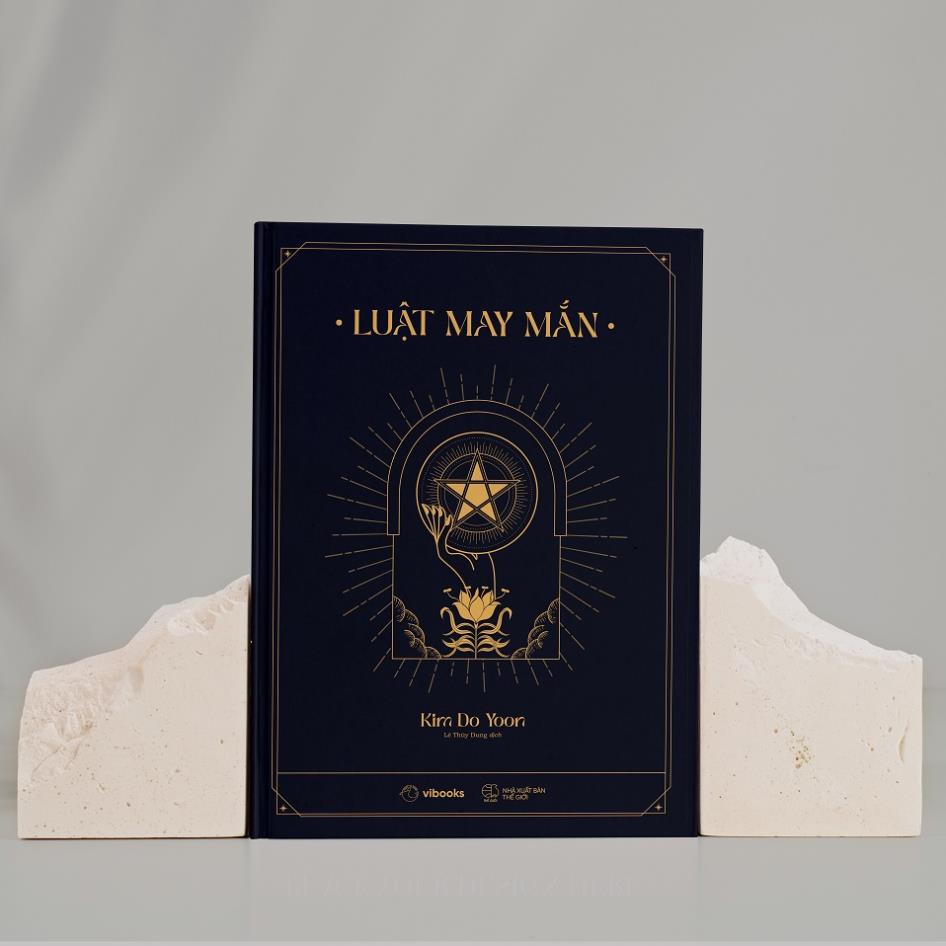 Sách - Luật May Mắn (Tặng Kèm Postcard Lá Bài May Mắn 2 Mặt)