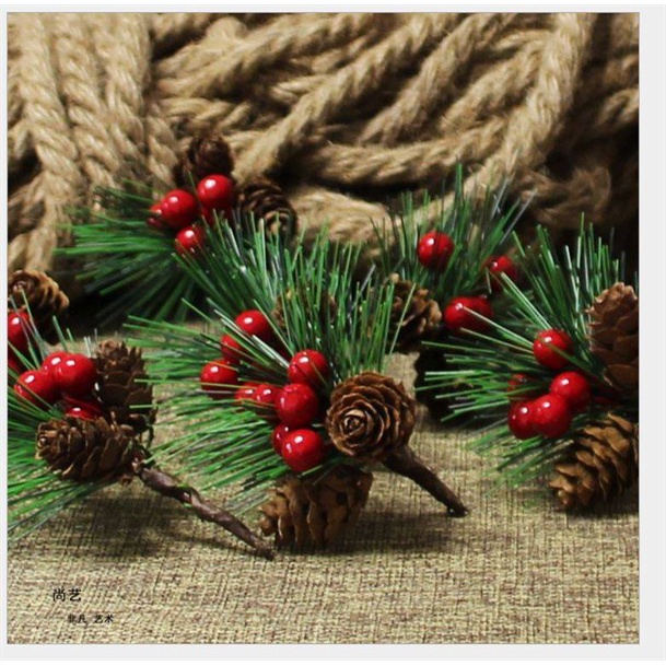 trang trí bánh mô hình Que cắm noel lá thông+ quả đỏ