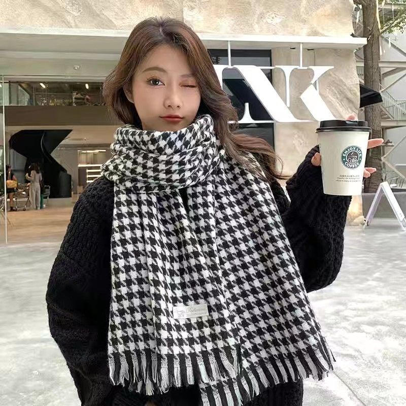 Khăn Choàng Len Cashmere Dệt Kim Họa Tiết Sọc Caro Trắng Đen Phong Cách Hàn Quốc Thời Trang Thu Đông Cho Nữ