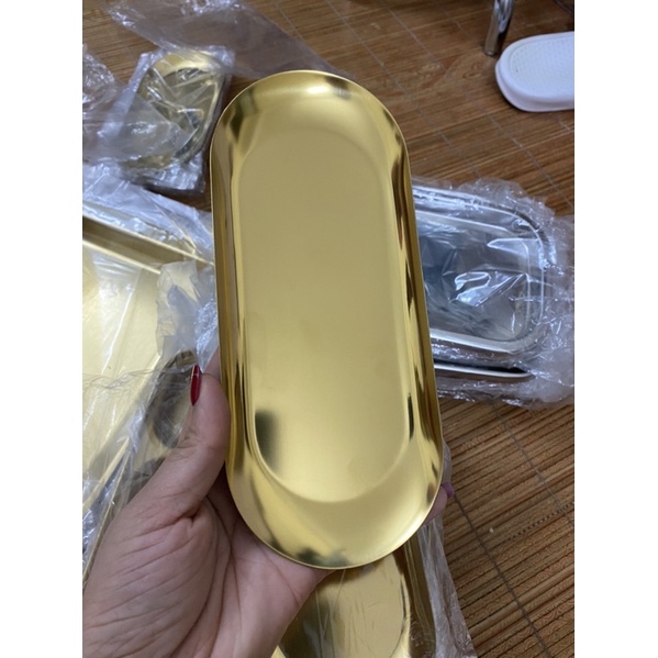 Khay inox vàng bầu dục 23cm dùng trong y tế spa tmv
