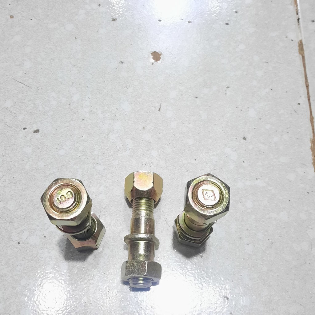 Bu lông tắc kê sau xe Forcia 900 kg, Vinaxuk mã số EQ1028/1023, thân M14/M14, d15/d16*L70, ê cu G22. Trái phải khác nhau
