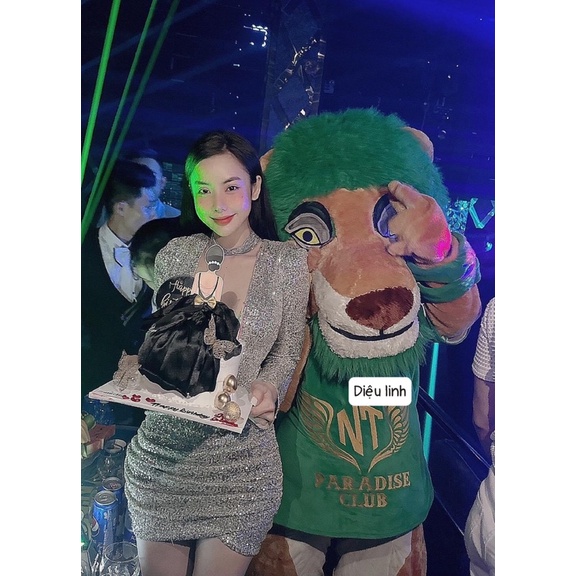 Đầm ôm kim sa dự tiệc