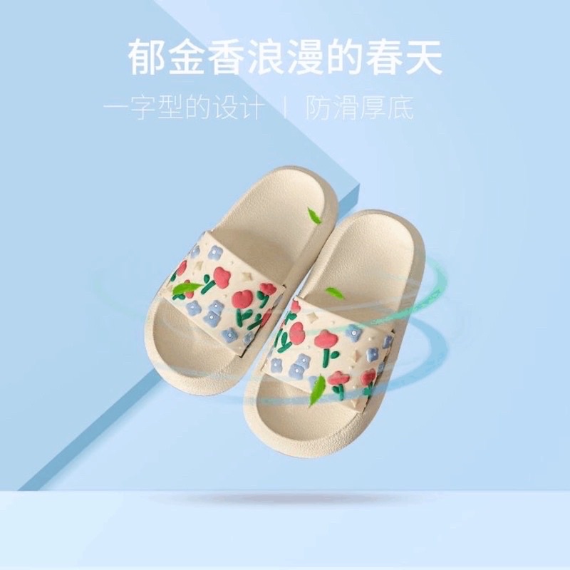 Dép Bánh Mì Hoạ Tiết Hoa Nhí In Nổi Hai Màu Kem & Đen Hot Trend Mùa Hè