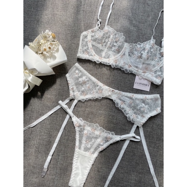 Vivian bra | Bộ Đồ Lót Ren Thêu Hoa Nữ Màu Áo Ngực Ren Có Gọng Không Mút Hàng Thiết Kế La Perbra