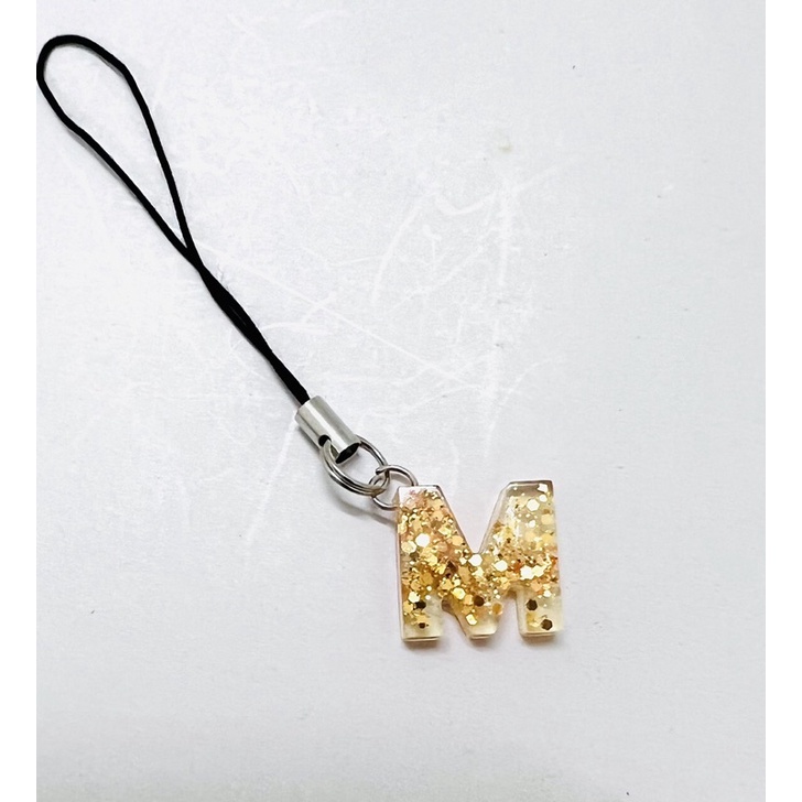 Móc khóa dây chữ cái nhũ vàng keo epoxy trong suốt