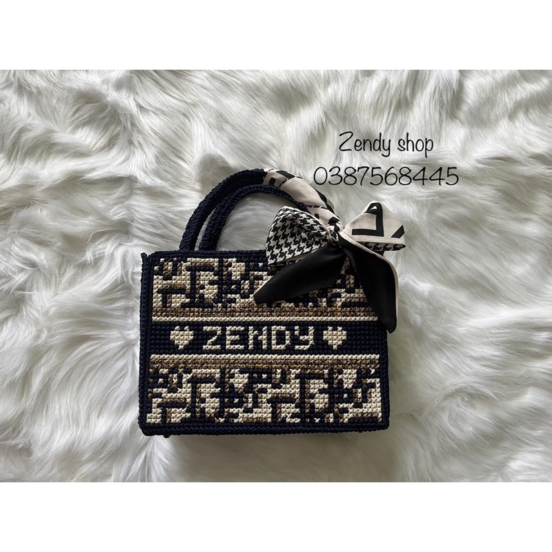 Túi thêu tay hoạ tiết dior