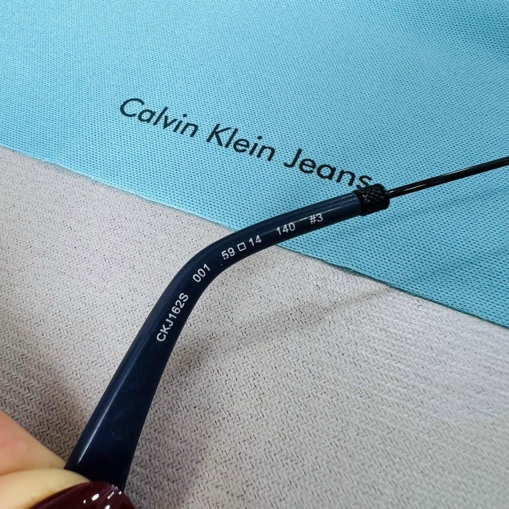 Kính Calvin Klein