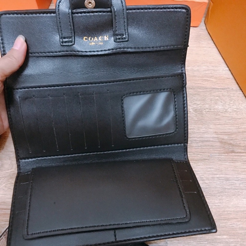 Ví cầm tay pha màu sang chảnh Rosabeli