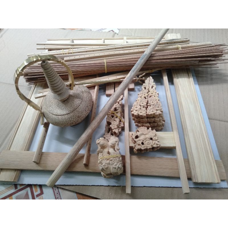 Khung vuông đấu hoa mai tự giáp đủ nậm móc