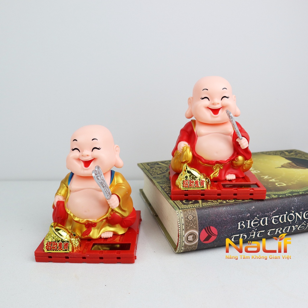 Tượng Phật Di Lặc Thỏi vàng, Cầm Quạt lắc đầu, dùng năng lượng mặt trời cao 12cm - trang trí ô tô, ban thờ, bàn làm việc