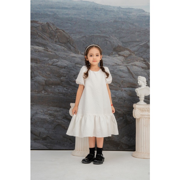 Đầm bé gái CRABIE suông đuôi cá tay bồng - Rosie dress - Gấm trắng in hoa