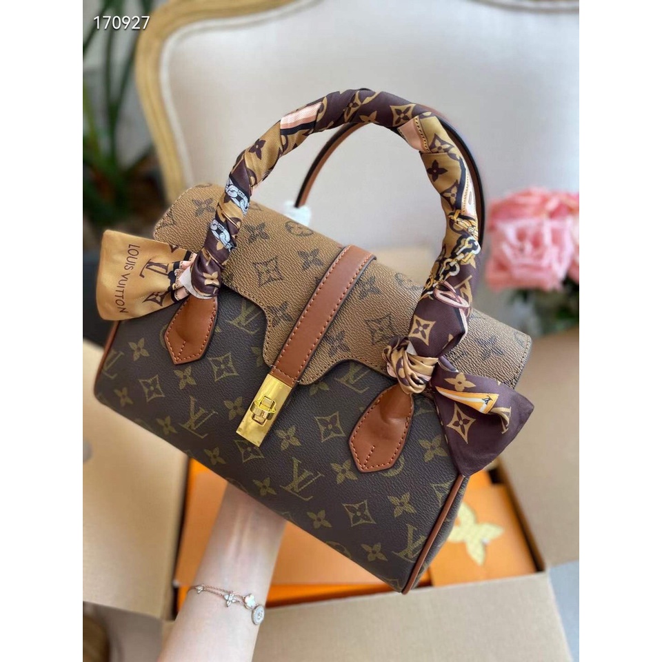Túi Đeo chéo size 23 Cm Hàng cao cấp full box nguyên siu tặng kèm khăn