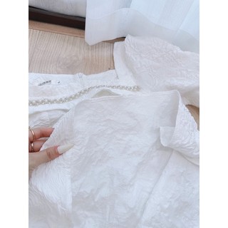 Váy xốp gấm trắng cổ vuông