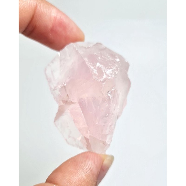 Rose quartz Madagascar thô tự nhiên có 2 màu sắc lựa chọn reiki healing, bói bài Tarot, hỗ trợ thu hút tính duyên