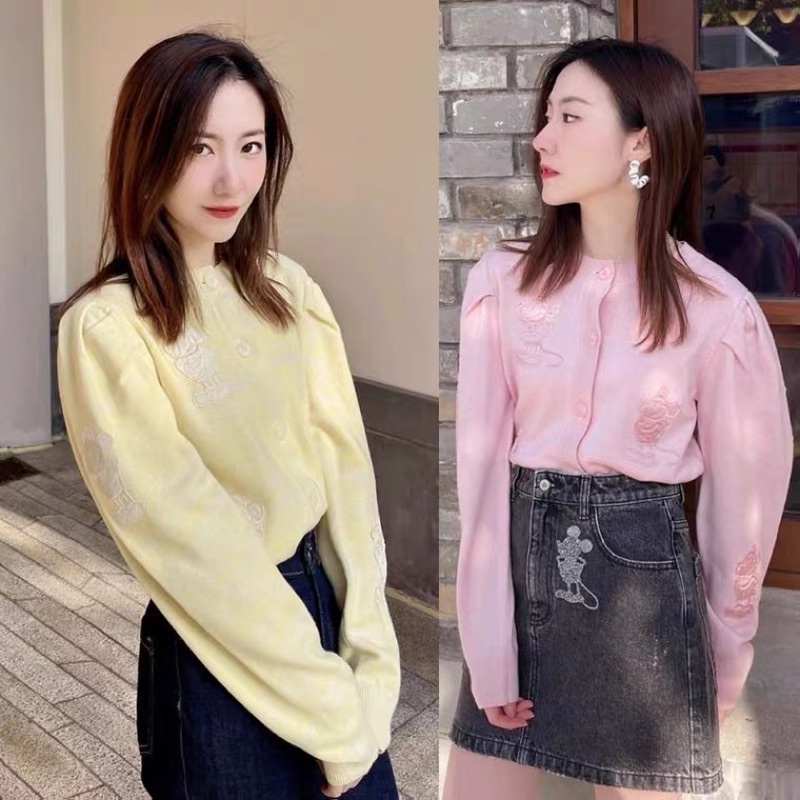Áo khoác len cổ tròn hồng thêu hình mickey dễ thương