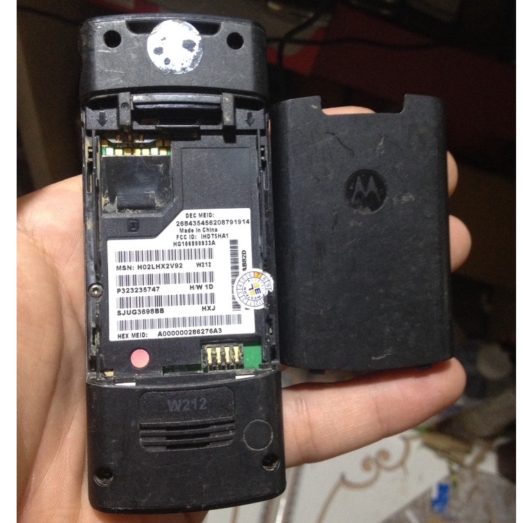 Xác MOTOROLA W212 nhà mạng.lên màn khá,không bin,bán xác anh em lụm đồ