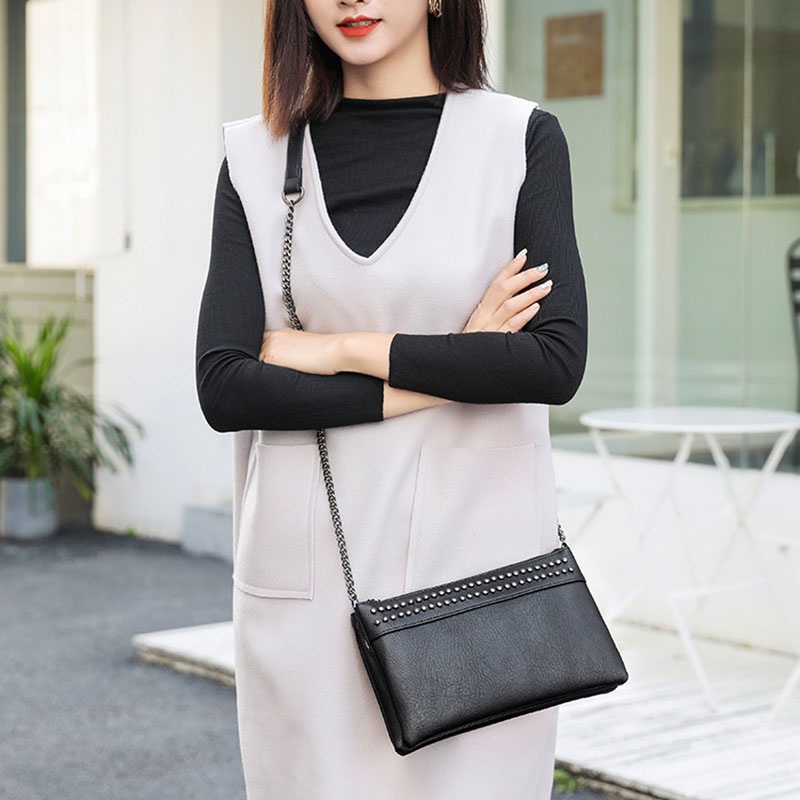 Túi Đeo Chéo Màu Đen Đính Đinh Tán Đơn Giản Thời Trang Cho Nữ