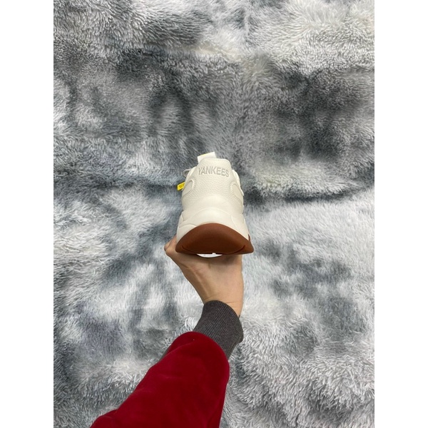 GIÀY TRẮNG ĐẾ NÂU HOT