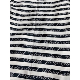 Vải lụa satin sọc chữ trắng đen