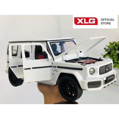 Mô hình xe Mercedes G63 AMG tỷ lệ 1:18 cao cấp dài 27 cm